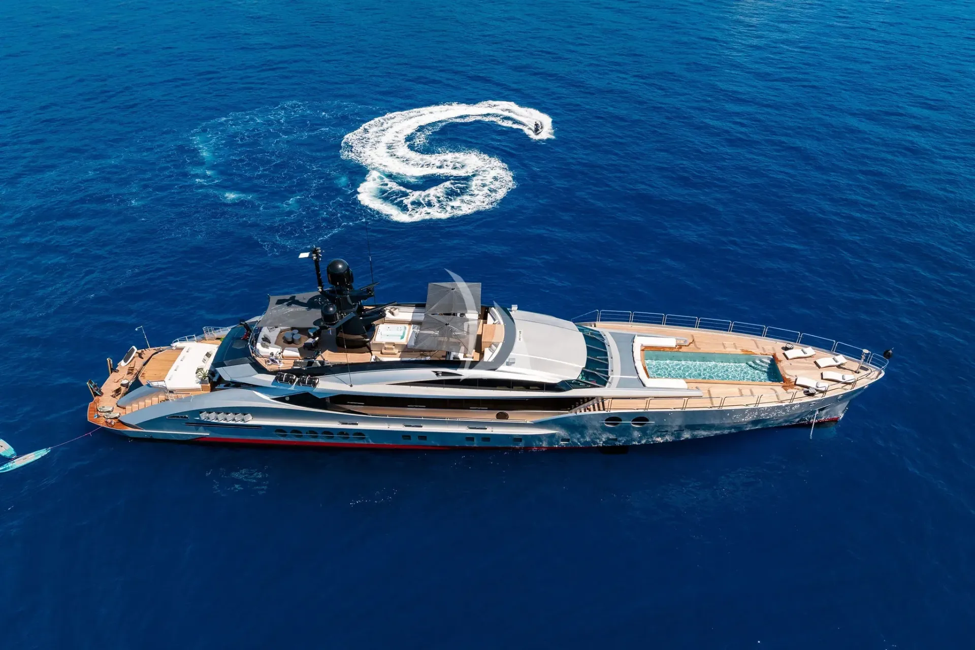 DB9, photograph 3